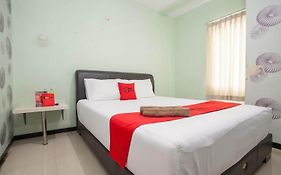 RedDoorz @ Raya Tidar